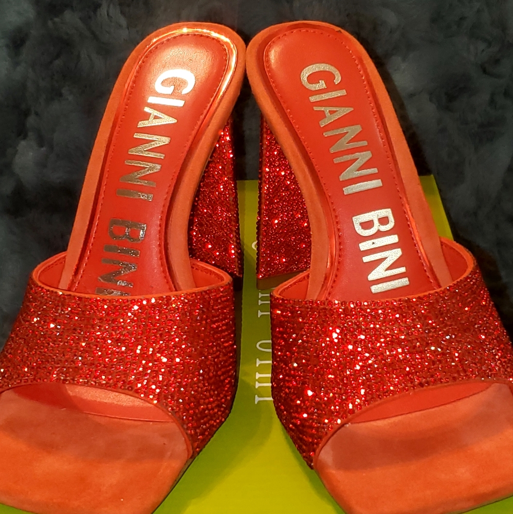 Gianni Bini Caylortwo  Red Rhinestone Chunky Heel Sandals Slide On SZ 6- NIB!!
